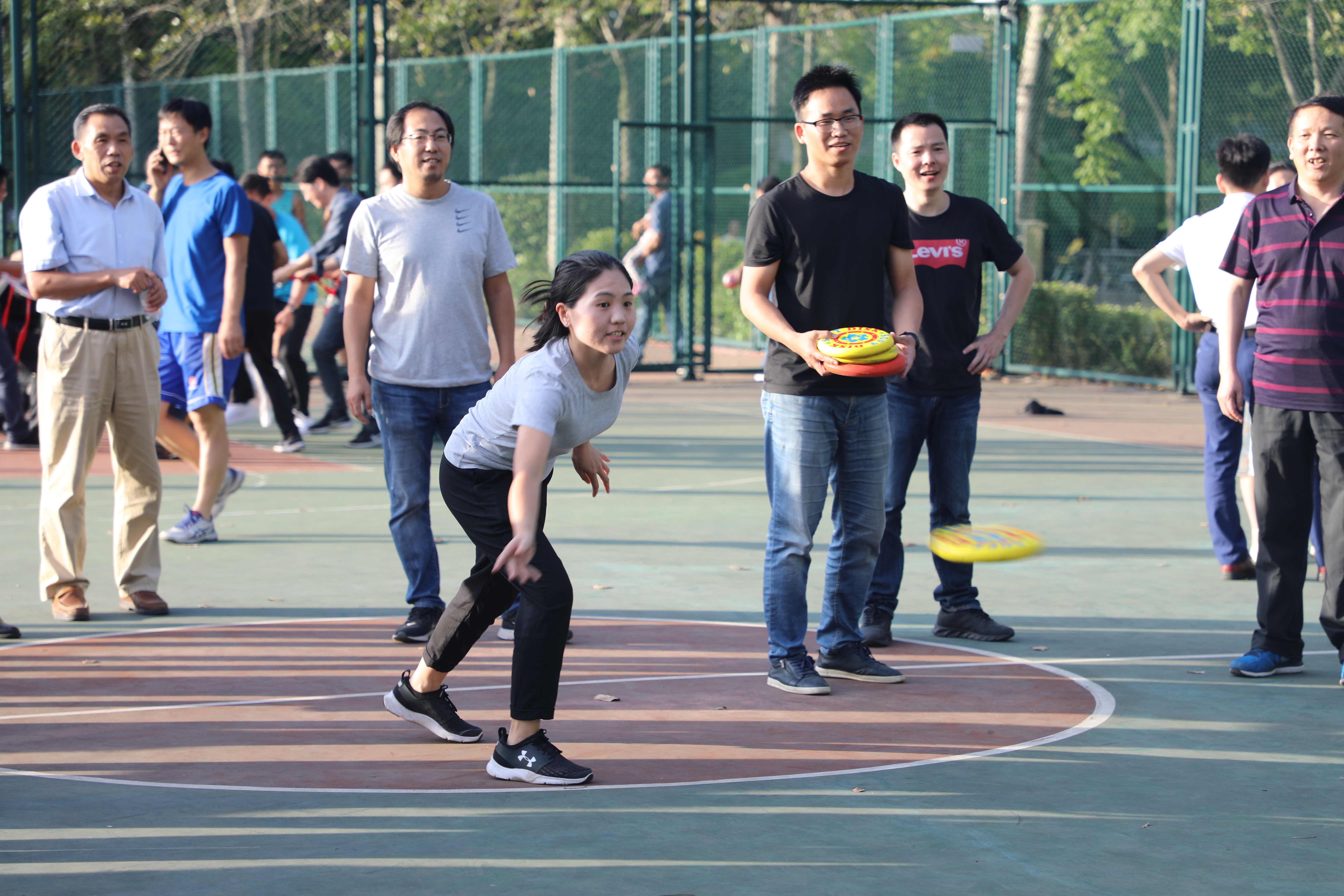 学院举办首届教职工趣味运动会